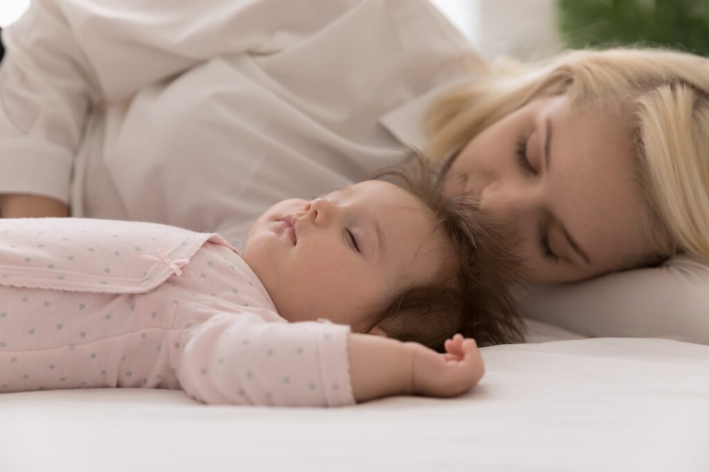 Safe Cosleeping With Baby: is it Bad or Can it Be Your Saving